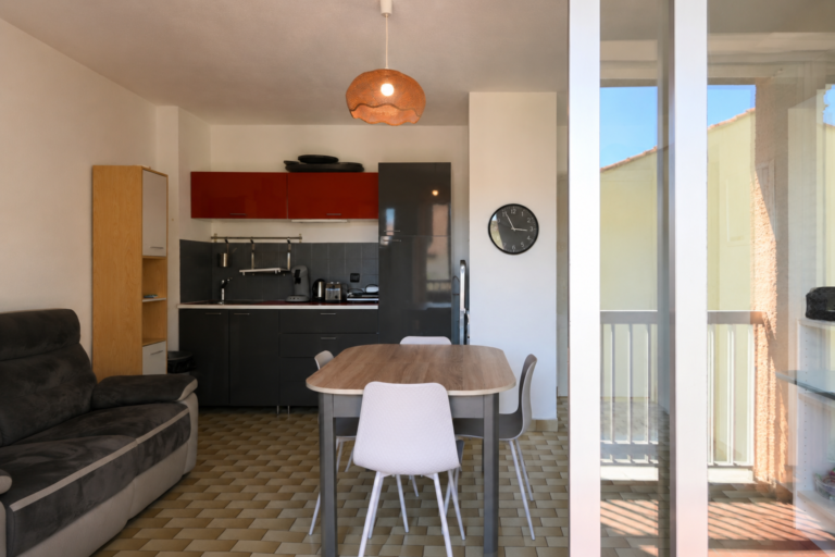 Appartement à vendre à Valras plage (34350) — Valras-Plage T2 bis 32 m2   Parking, cave, clim, à 300 m de la plage
