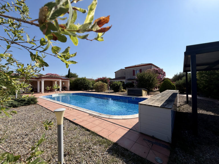 Maison à vendre à Carcassonne (11000) — Maison avec jardin et piscine pool house et garage