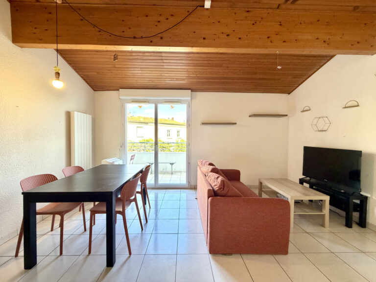 Appartement à louer à Carcassonne (11000) — APPARTEMENT T3 MEUBLÉ AVEC TERRASSE ET DEUX PLACES DE PARKING