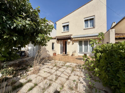 Maison à vendre à Carcassonne (11000) — Maison traditionnelle sur deux niveaux avec garage et jardin