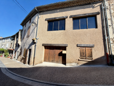 Maison à vendre à Saissac (11310) — Maison de village dans la Montagne Noire avec terrasse de toit et garage