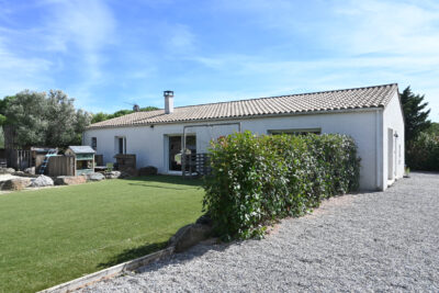 Maison à vendre à Villemoustaussou (11620) — Villa de plain-pied avec piscine et grand terrain arboré à Villemoustaussou