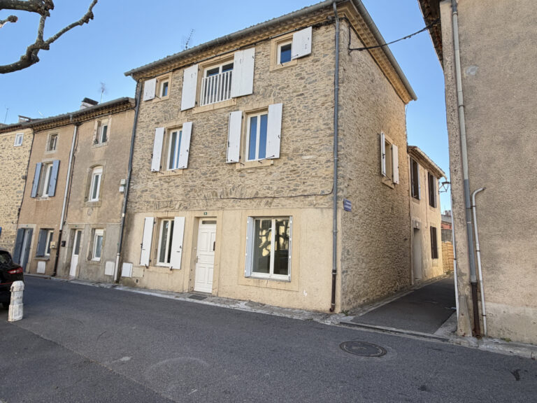 Maison à vendre à Carcassonne (11000) — Maison de village en pierre avec 4 chambres