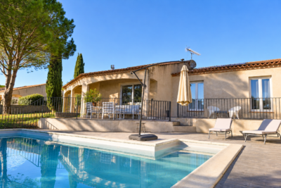 Maison à vendre à Villemoustaussou (11620) — VILLEMOUSTAUSSOU   Spacieuse villa de plain-pied avec piscine, jardin arboré et garage