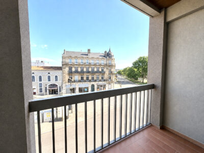 Appartement à louer à Carcassonne (11000) — À LOUER   T2 rénové avec balcon, parking, cave et ascenseur   Carcassonne
